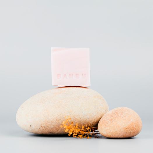 Gel de Ducha Sólido Empathy con Aroma a Rosa Banbu 100g