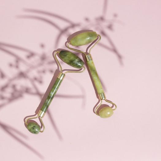 Masajeador Facial Jade con Dos Rodillos