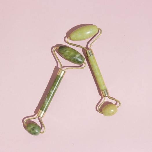 Masajeador Facial Jade con Dos Rodillos