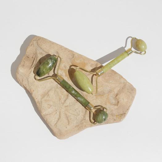 Masajeador Facial Jade con Dos Rodillos