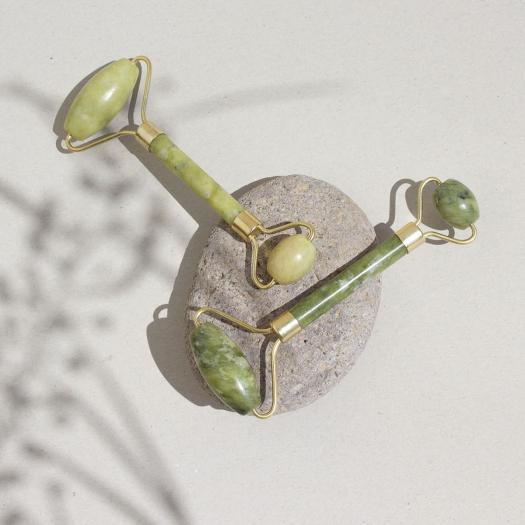 Masajeador Facial Jade con Dos Rodillos