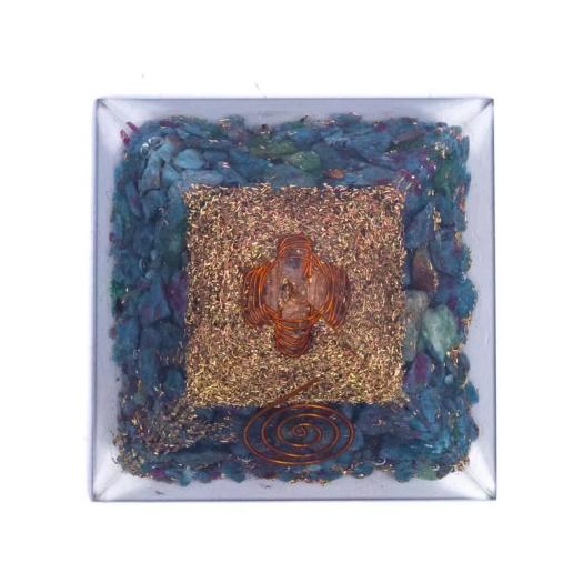 Pirámide de Orgonita Rubí en Cianita 7x7x6cm